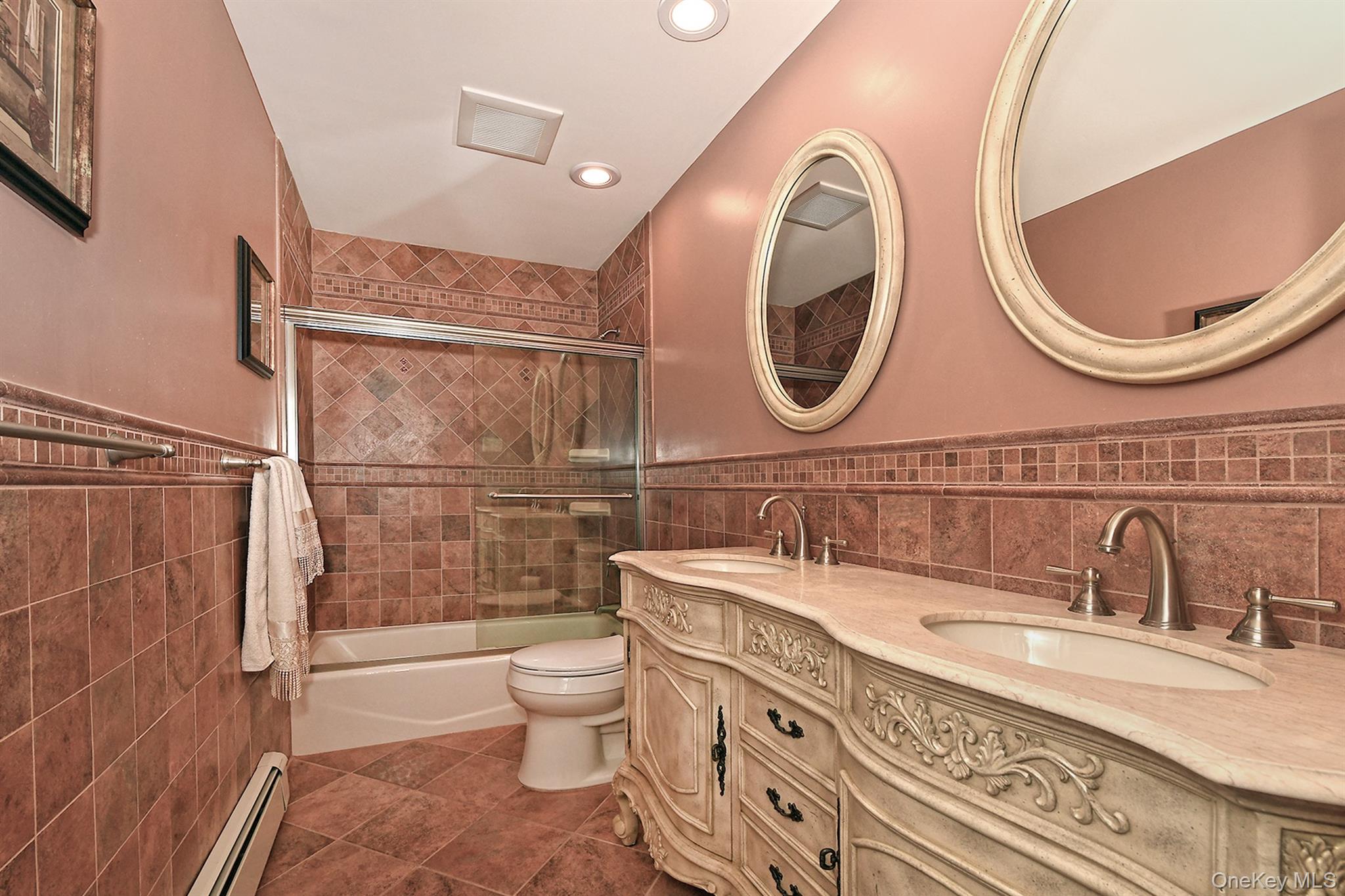 Bath Tub With Shower Door & Double Vanity