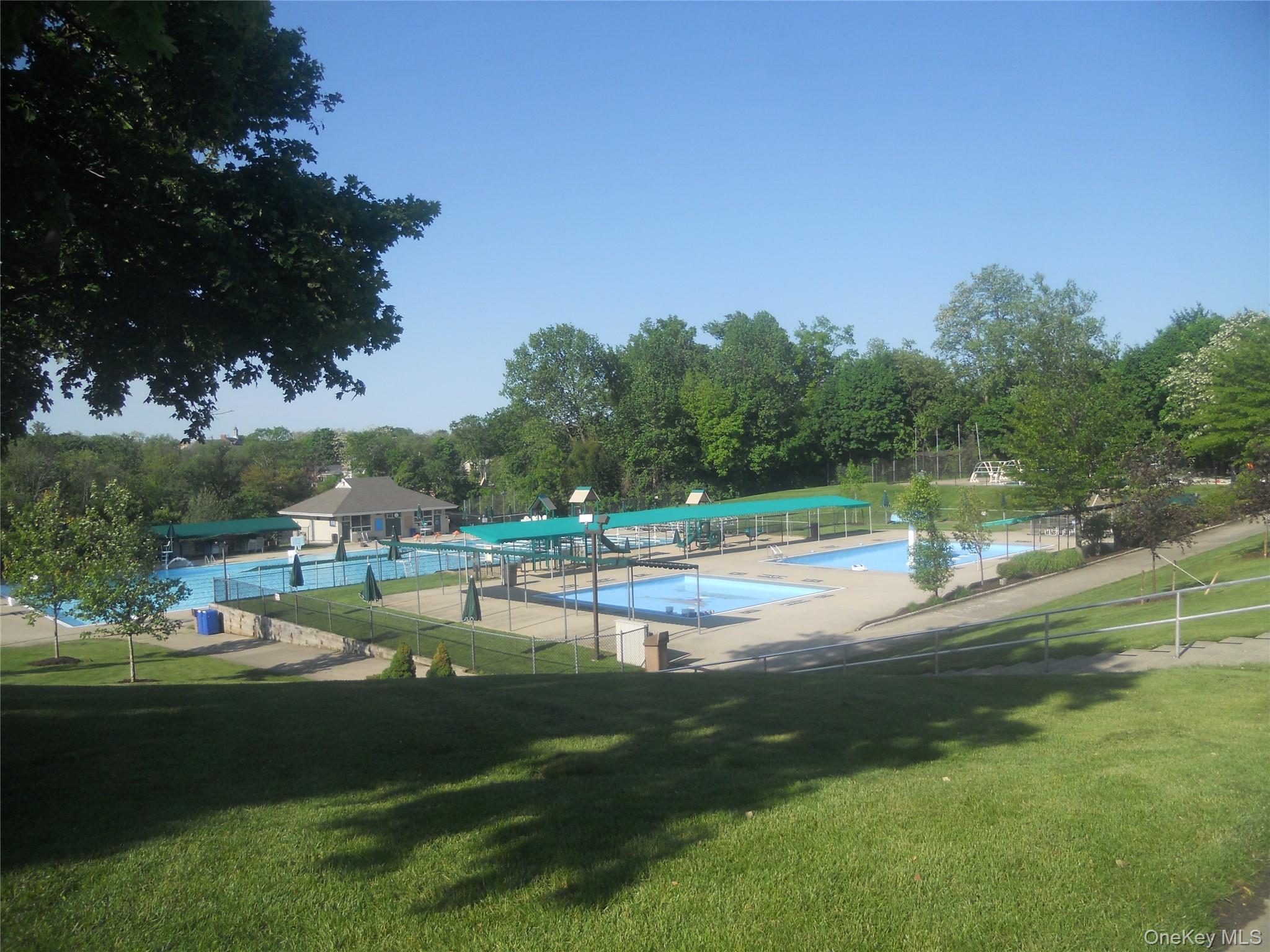 Lake Isle CC pools