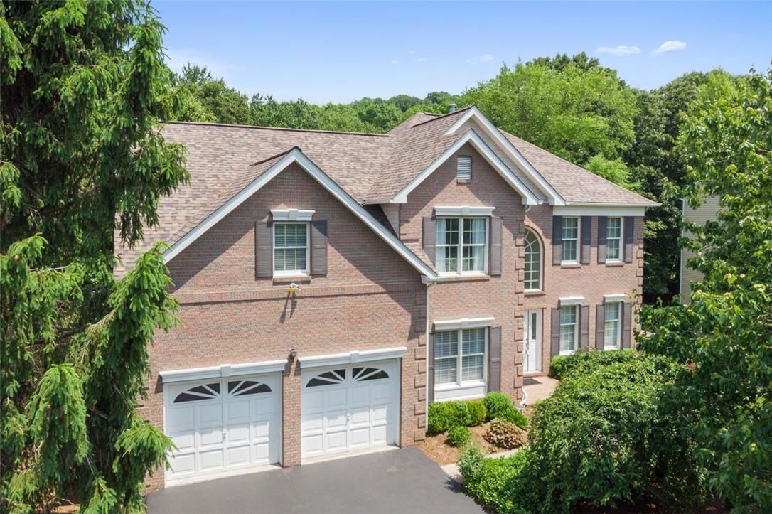 Imagine yourself coming home to this elegant colonial in sought after Mt. Kisco Chase! Tree lined streets with no thoroughfare provide a cul de sac like neighborhood for privacy and safety.