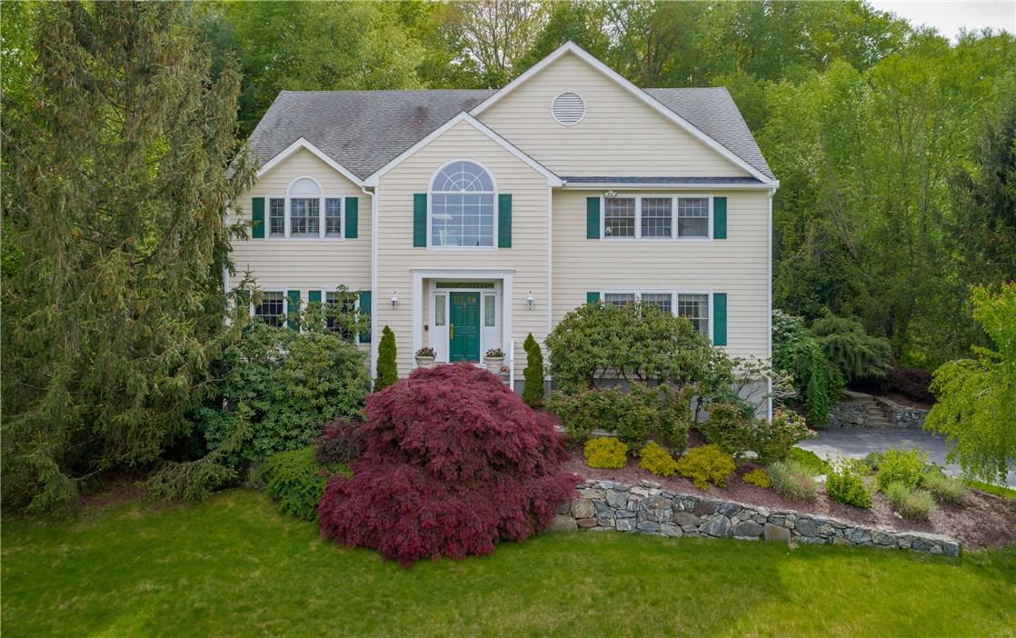 Welcome to 10 Random Farms Drive, Chappaqua, a spacious 4-bed/3.1-bath Colonial featuring a fabulous country kitchen, adjoining family room w/fireplace & French doors to a slate terrace, home office, comfy bedrooms, finished walkout lower level w/full bat