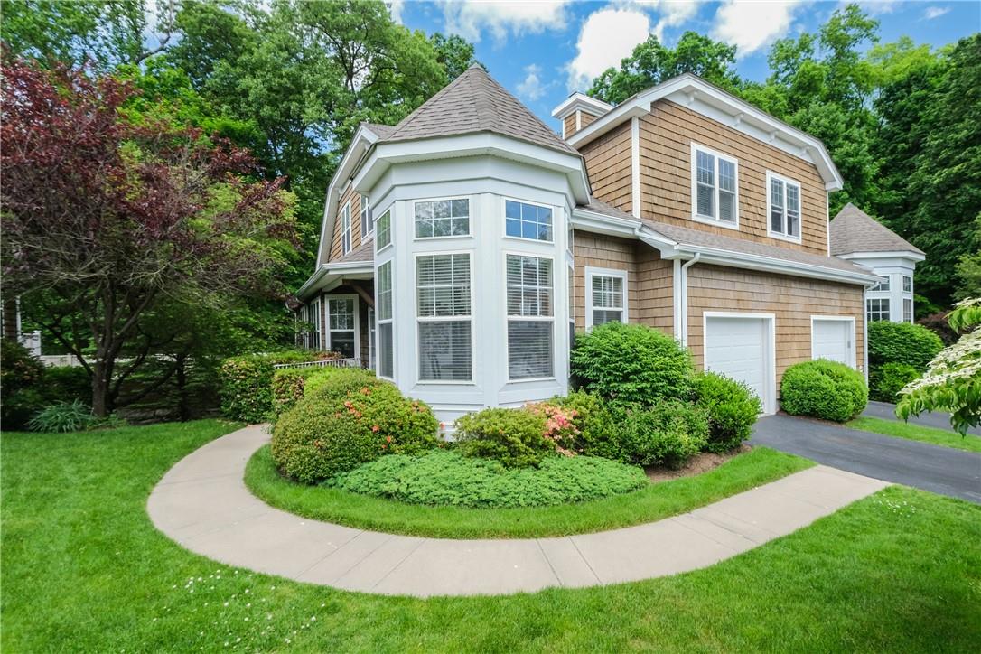 End unit luxury townhouse in one of the best location within the Wyldwood community.