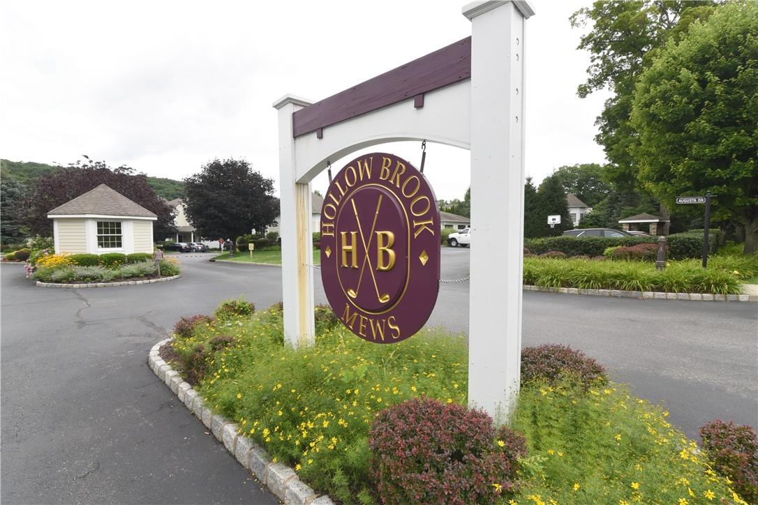 Welcome to Hollowbrook Mews a beautiful condominium complex located in Cortlandt Manor, Mew York.